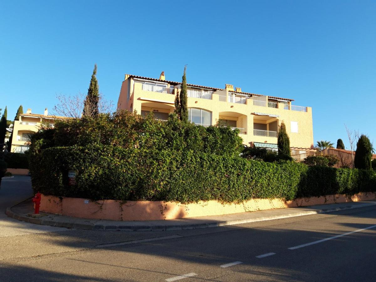 T2, Jardin, Veranda Chambre, Climatisation, Parking Privatif, Proche A Pied Centre, Plage, Gare, Pour 3 Adultes Ou 2 Adultes Avec 2 Enfants Бандоль Екстер'єр фото